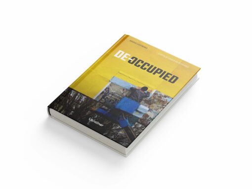 ПЕРЕДПРОДАЖ. Книжка De-occupied: Stories of Ukrainian Resistance - Зображення 2